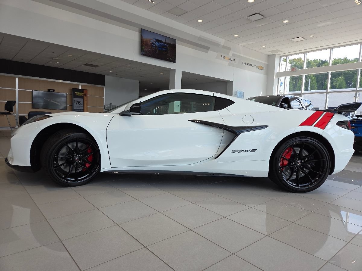 2027 Chevrolet Corvette 3LT - Photo 20