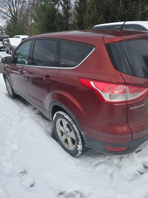 Used 2015 Ford Escape SE with VIN 1FMCU0G92FUB03195 for sale in Stow, OH