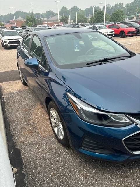 Used 2019 Chevrolet Cruze LT with VIN 1G1BE5SM8K7135771 for sale in Stow, OH