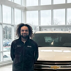 Staff member Deontae Moore from ID_4eed69ae8971