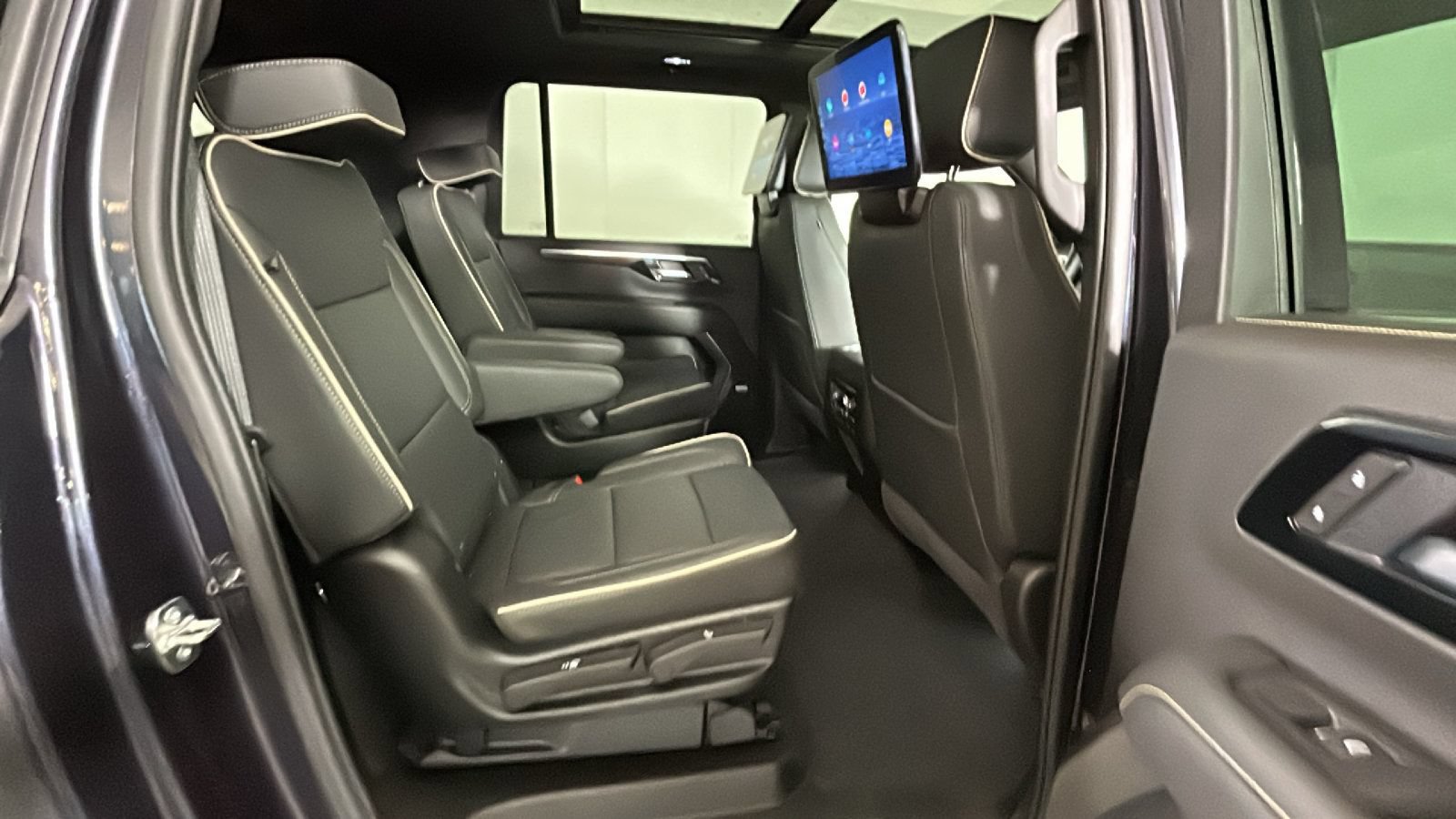 2026 Chevrolet Suburban Premier - Photo 32