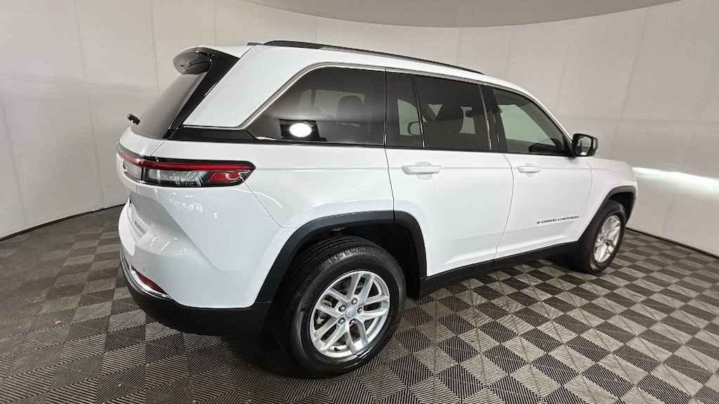 Used 2023 Jeep Grand Cherokee Laredo SUV