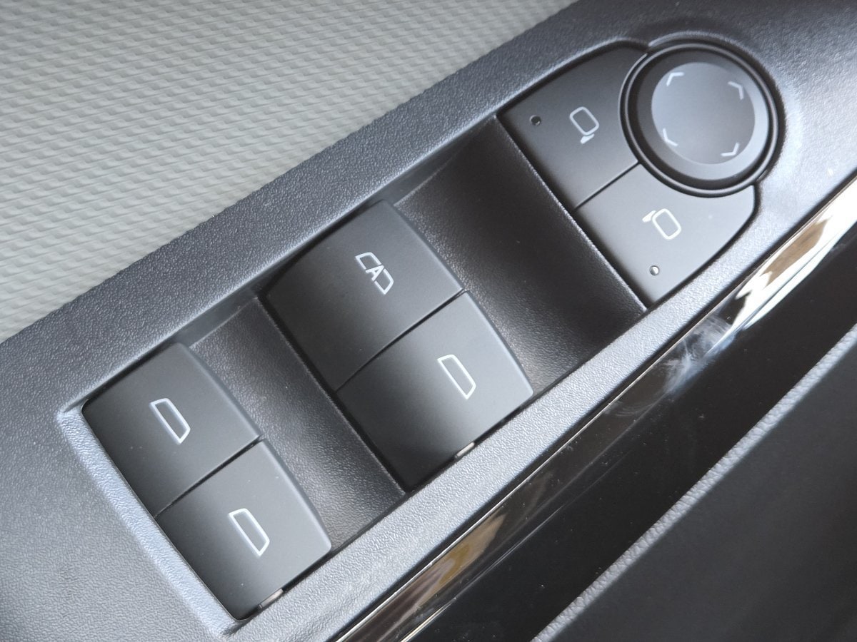 2027 Chevrolet Equinox LT - Photo 34