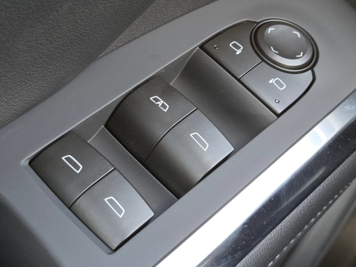 2027 Chevrolet Traverse LT - Photo 36