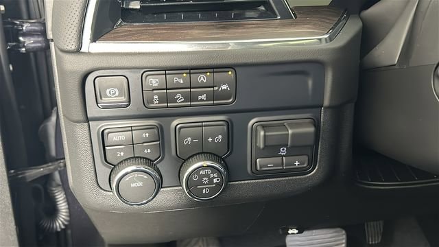 2026 Chevrolet Suburban Premier - Photo 19