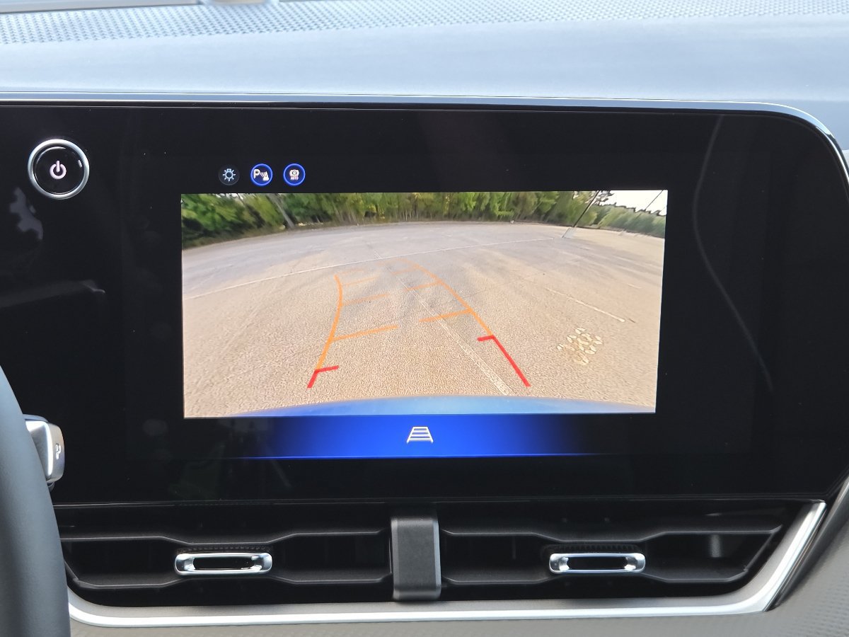 2027 Chevrolet Equinox LT - Photo 8