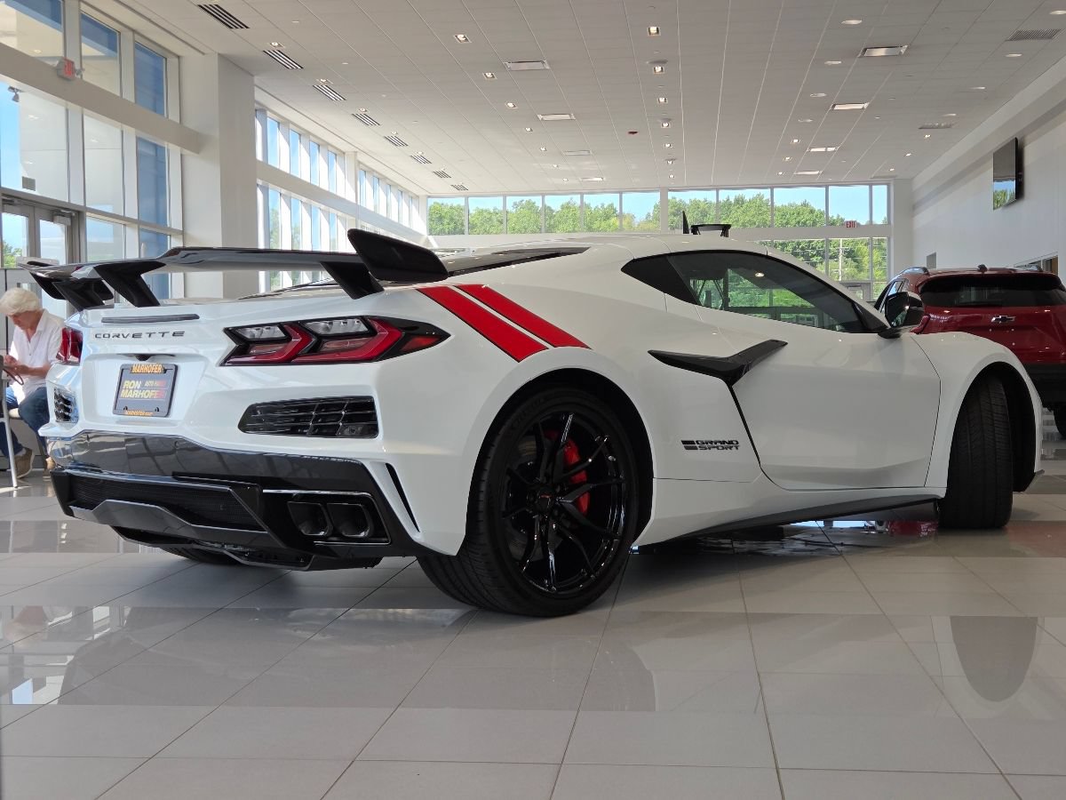 2027 Chevrolet Corvette 3LT - Photo 23
