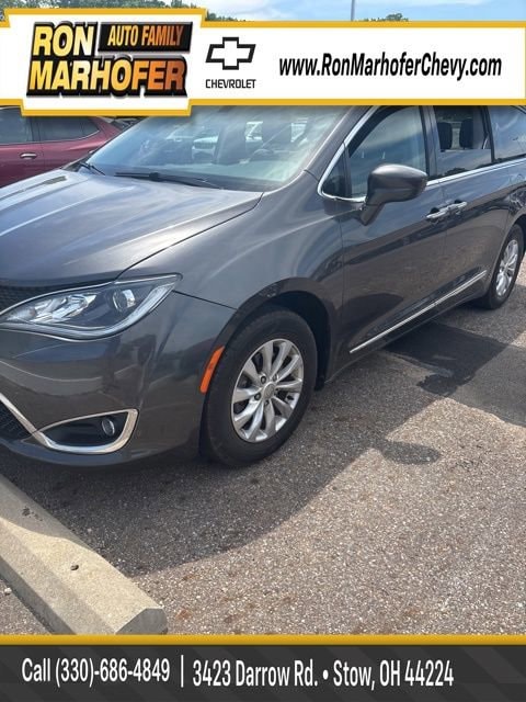 2018 Chrysler Pacifica Touring L's photo