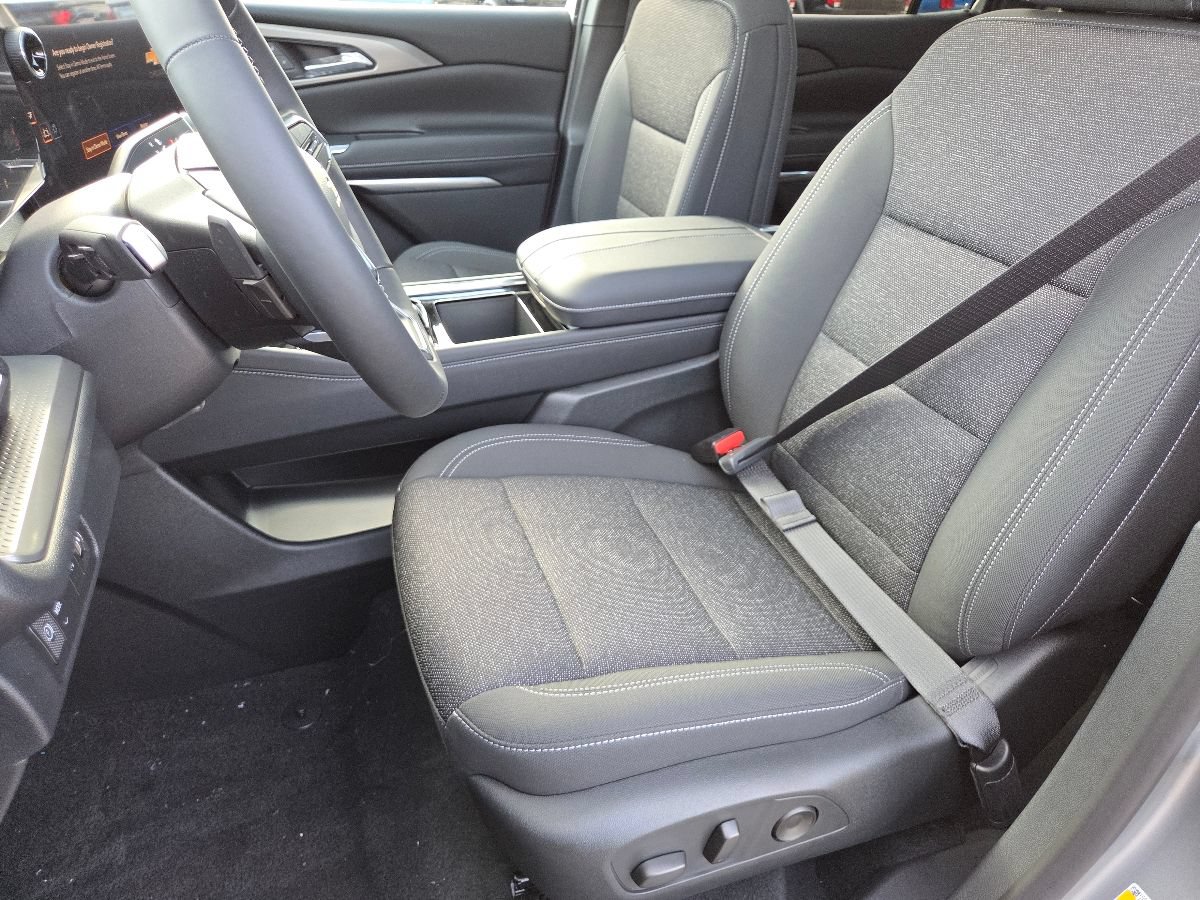 2027 Chevrolet Traverse LT - Photo 30