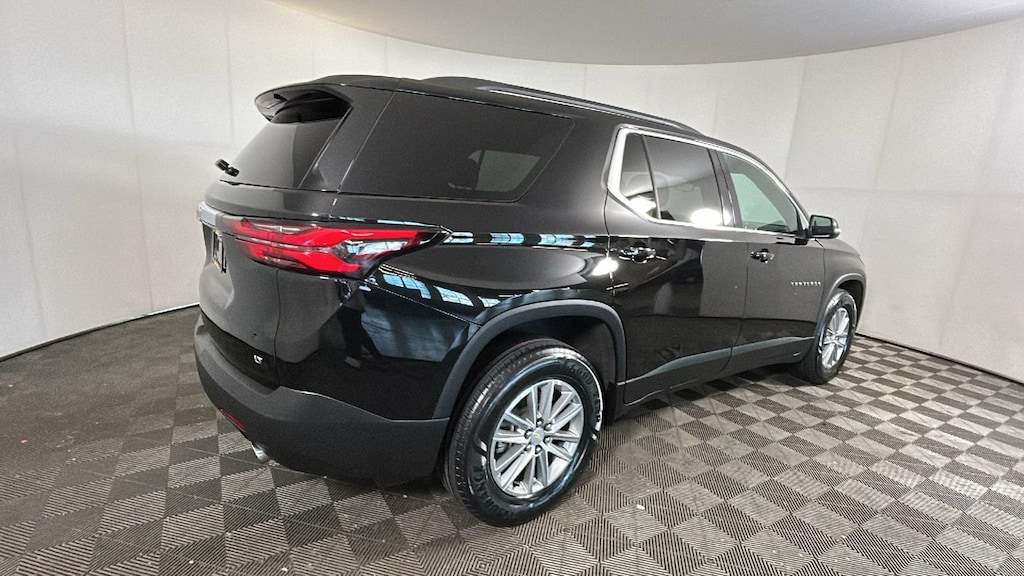 Used 2023 Chevrolet Traverse LT Cloth SUV