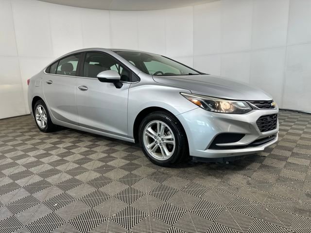 Used 2018 Chevrolet Cruze LT with VIN 1G1BE5SM2J7135148 for sale in Stow, OH