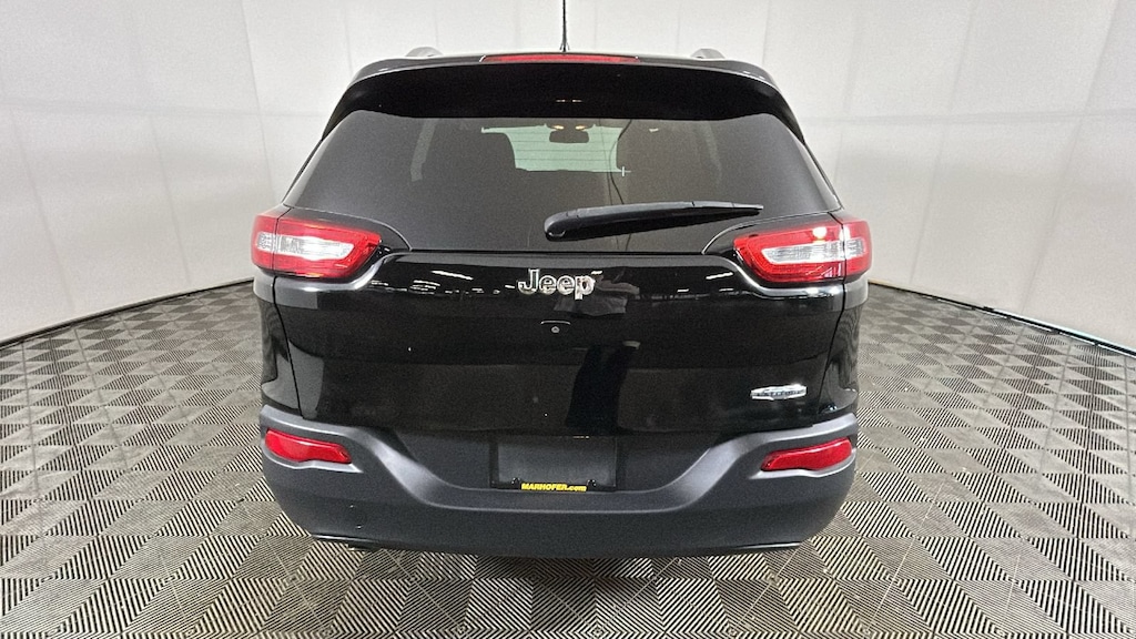 Used 2018 Jeep Cherokee Latitude SUV