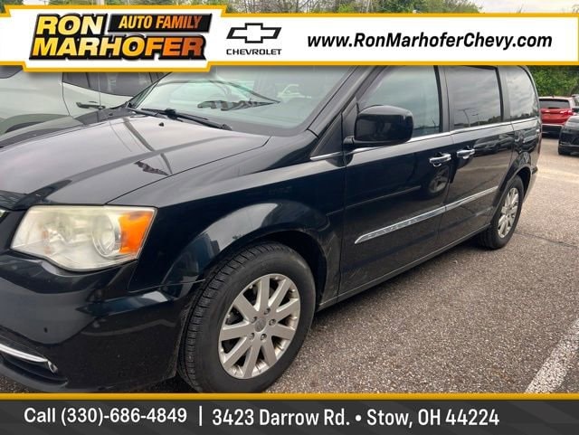 2014 Chrysler Town & Country Touring's photo