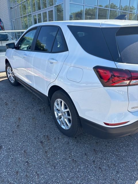 2023 Chevrolet Equinox LS photo 4
