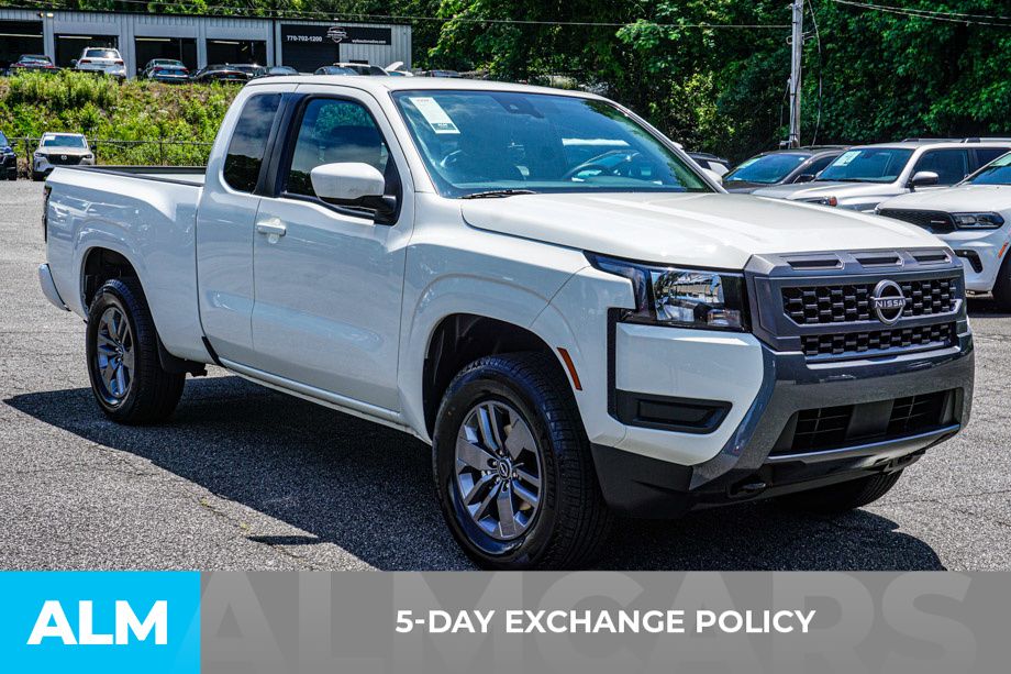 2025 Nissan Frontier SV photo 3