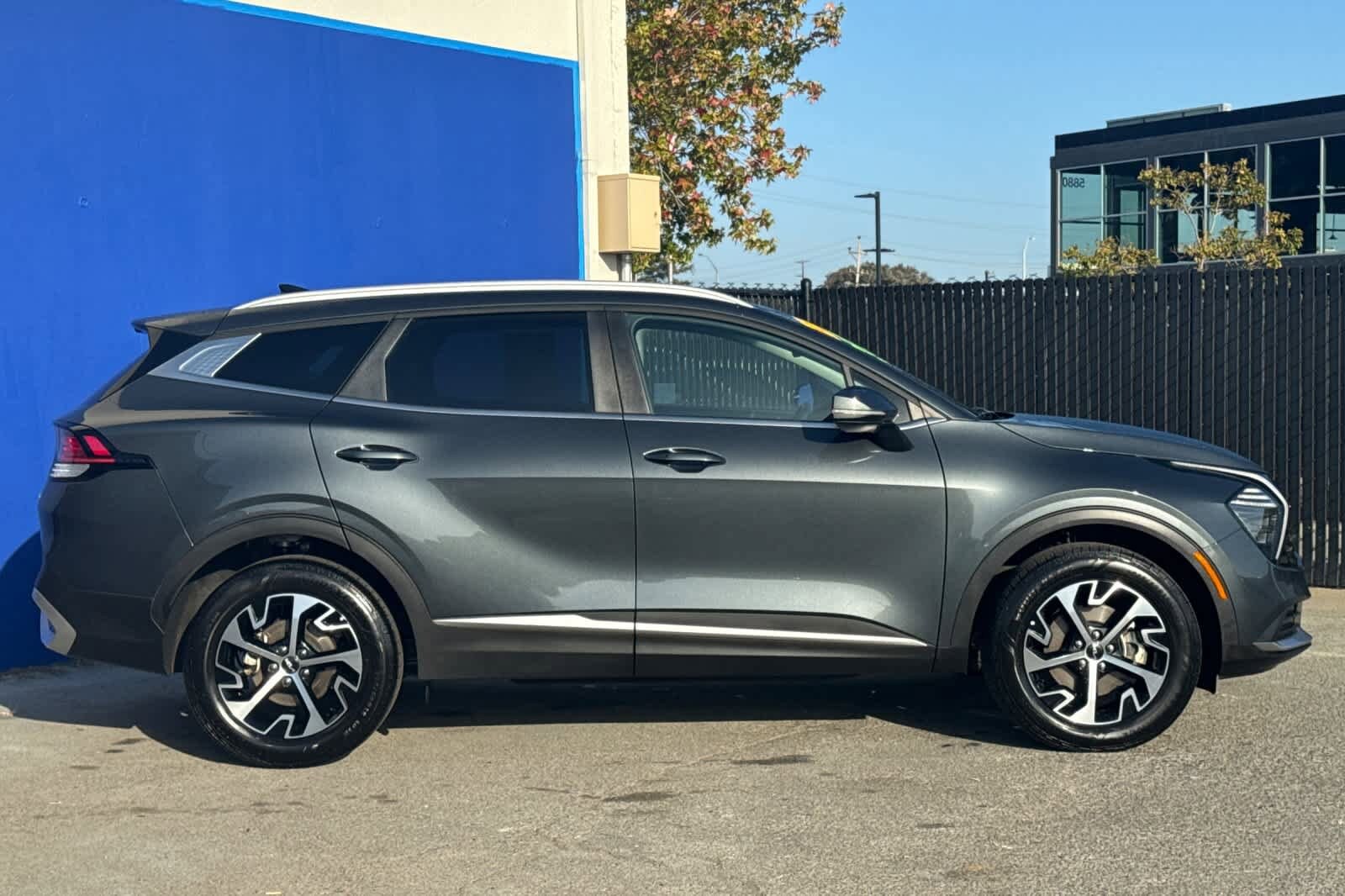 2025 Kia Sportage Hybrid EX photo 2