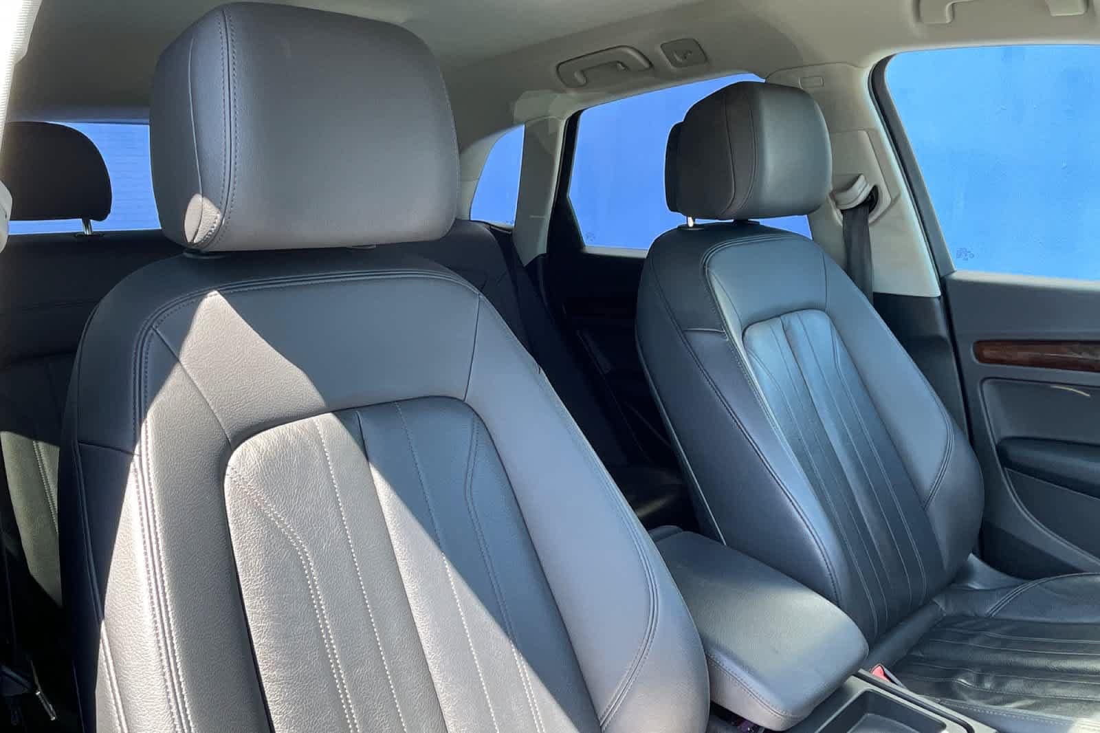 2019 Audi Q5 2.0T quattro S tronic Premium's photo