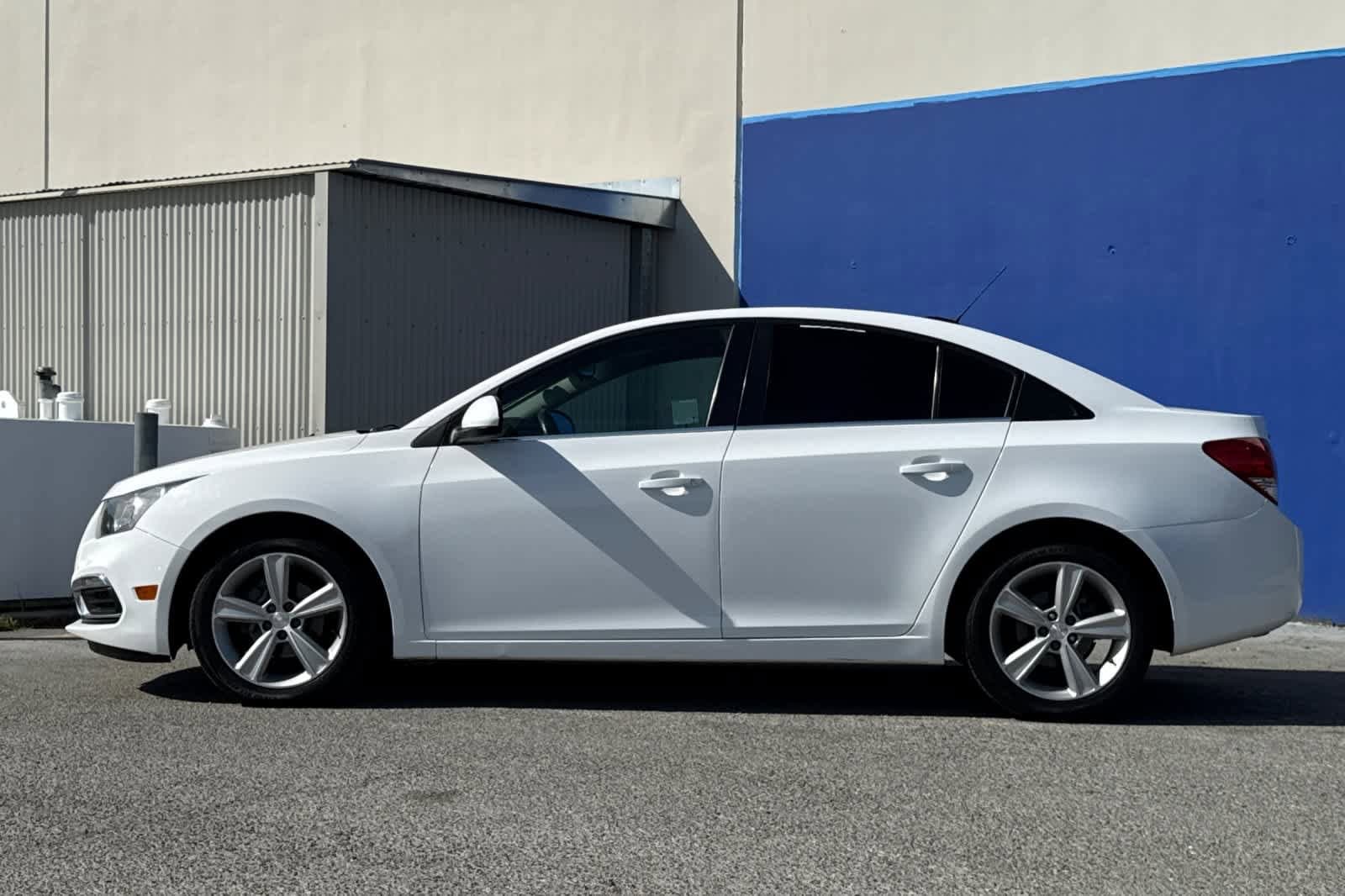 2016 Chevrolet Cruze Limited 2LT Auto photo 5