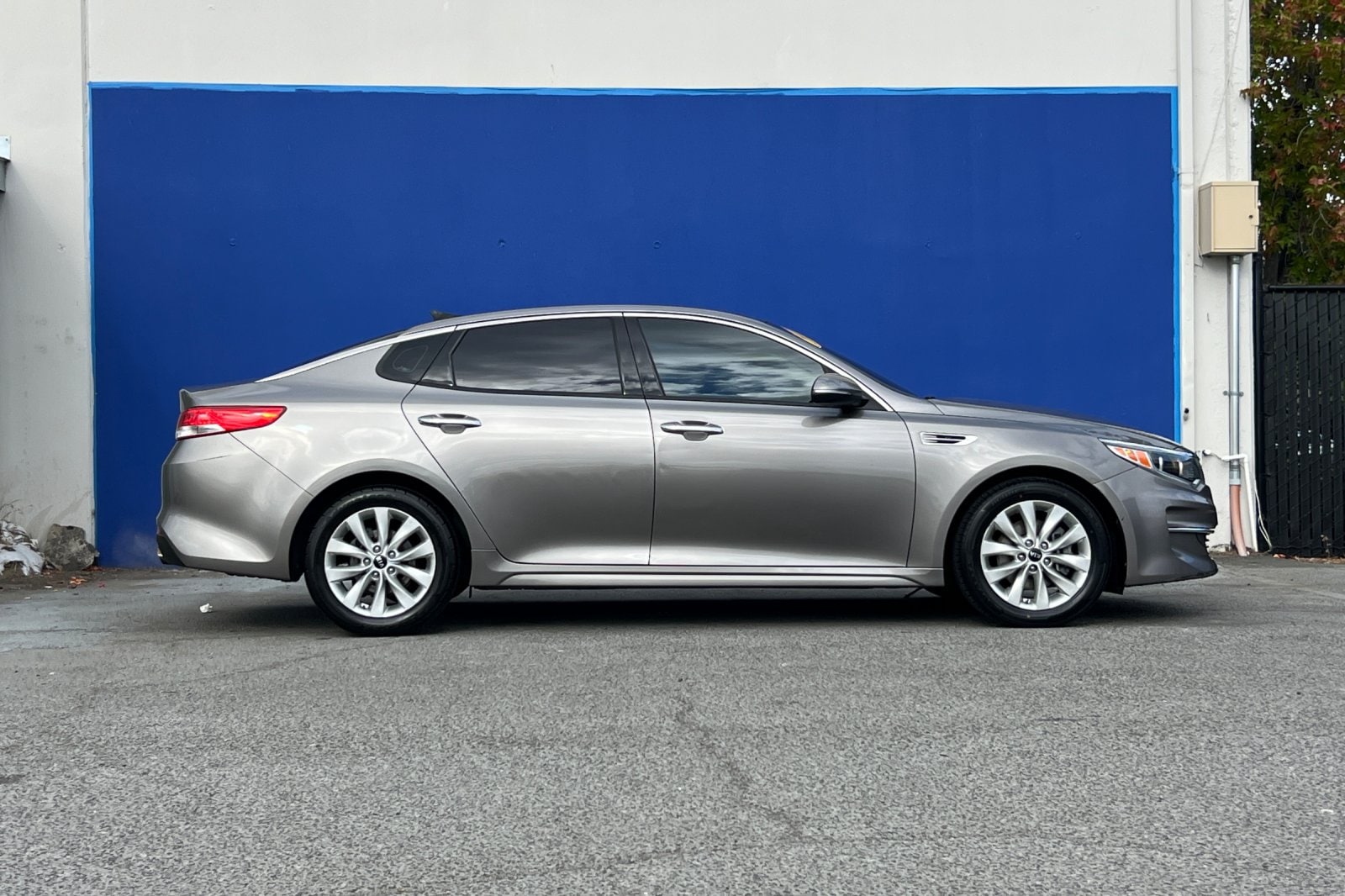 Used 2017 Kia Optima EX with VIN 5XXGU4L3XHG152510 for sale in Corte Madera, CA