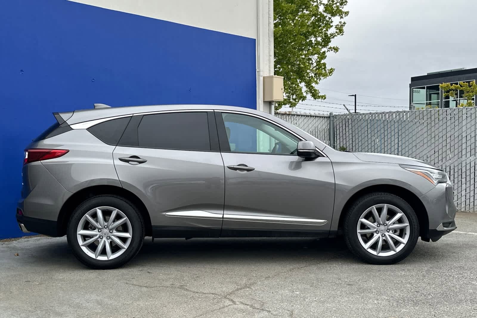 2023 Acura RDX photo 2