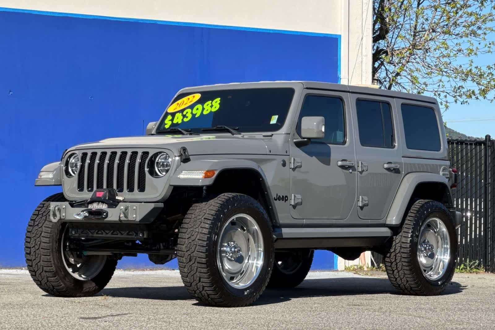 2022 Jeep Wrangler Unlimited Sahara photo 6