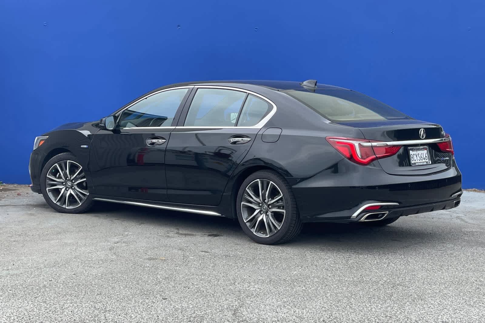 2018 Acura RLX Sport Hybrid SH-AWD Advance photo 2