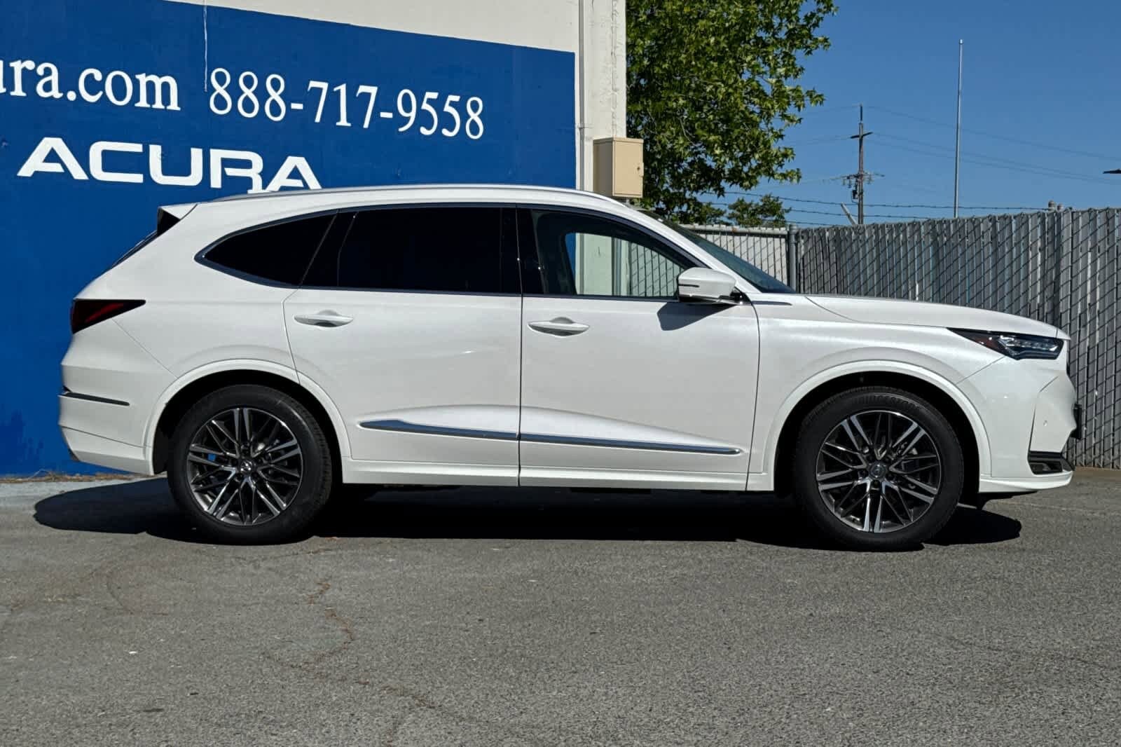 2025 Acura MDX SH-AWD Advance photo 3