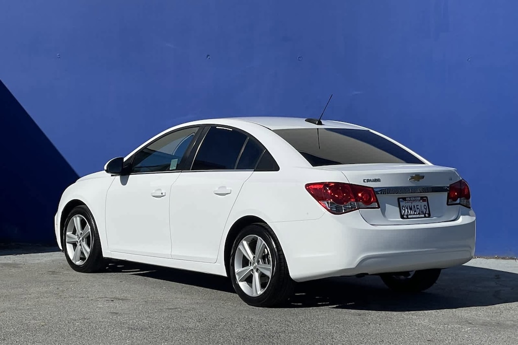 2016 Chevrolet Cruze Limited photo 2
