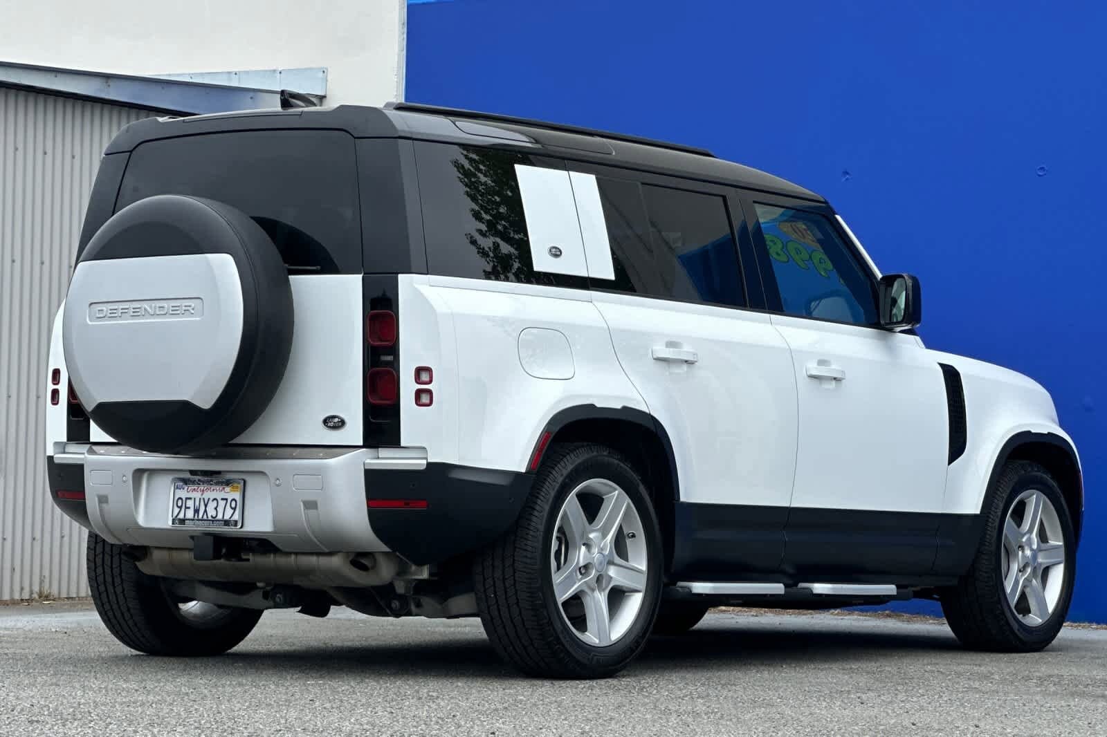 2020 Land Rover Defender 110 HSE photo 3