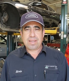 Staff member Silvio Santos from ID_954d3526b357