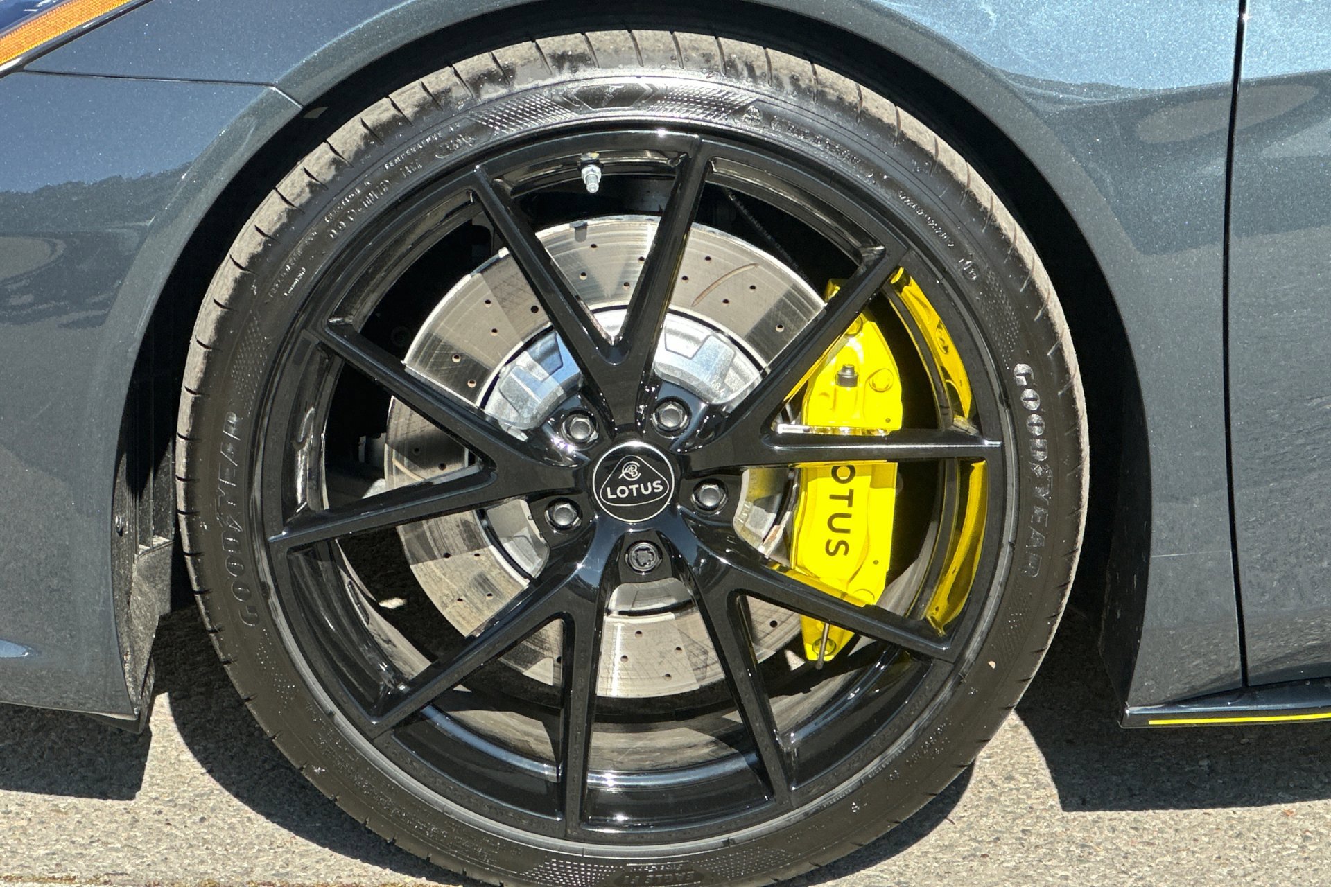 2026 Lotus Emira Turbo SE - Photo 10