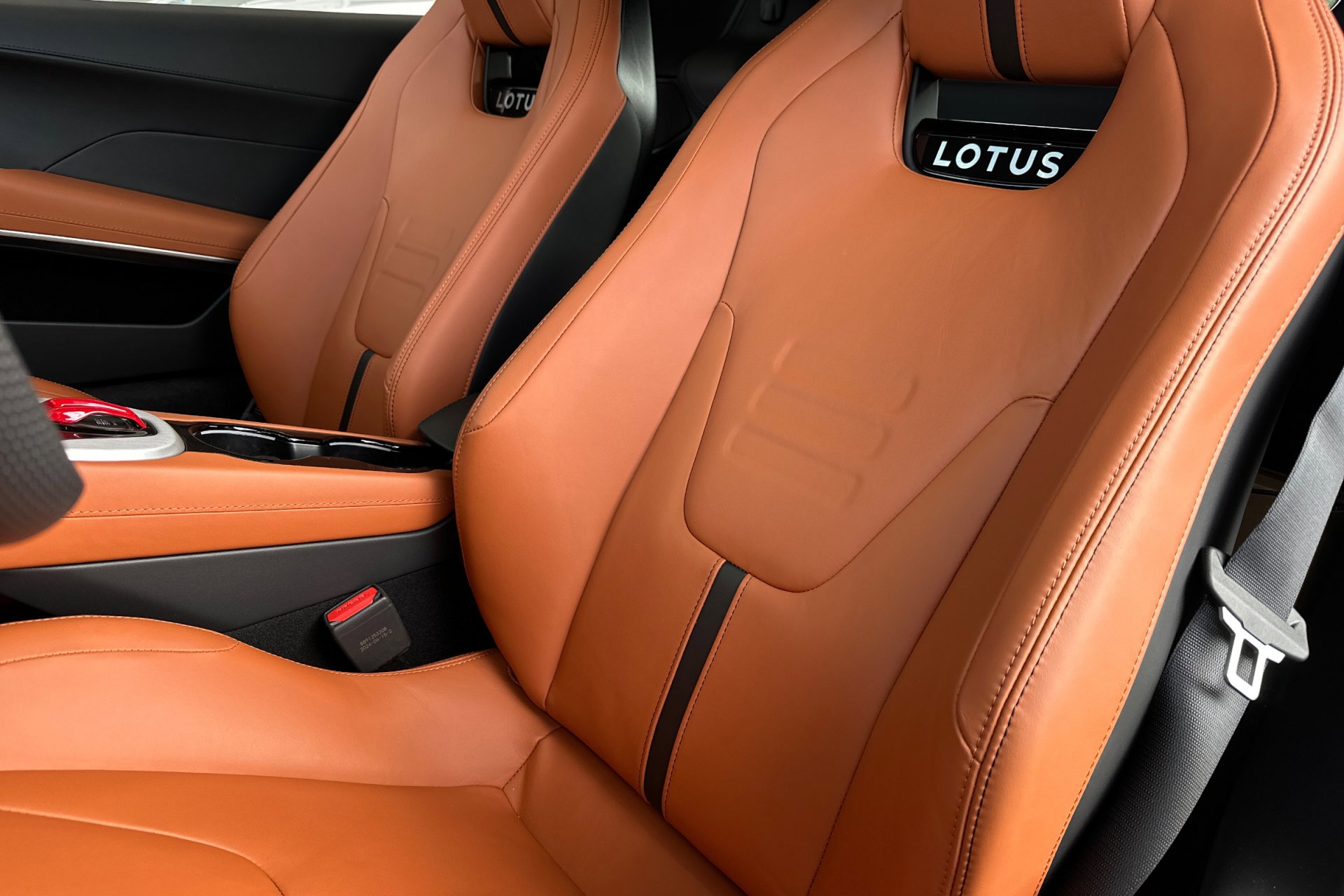 2025 Lotus Emira photo 4