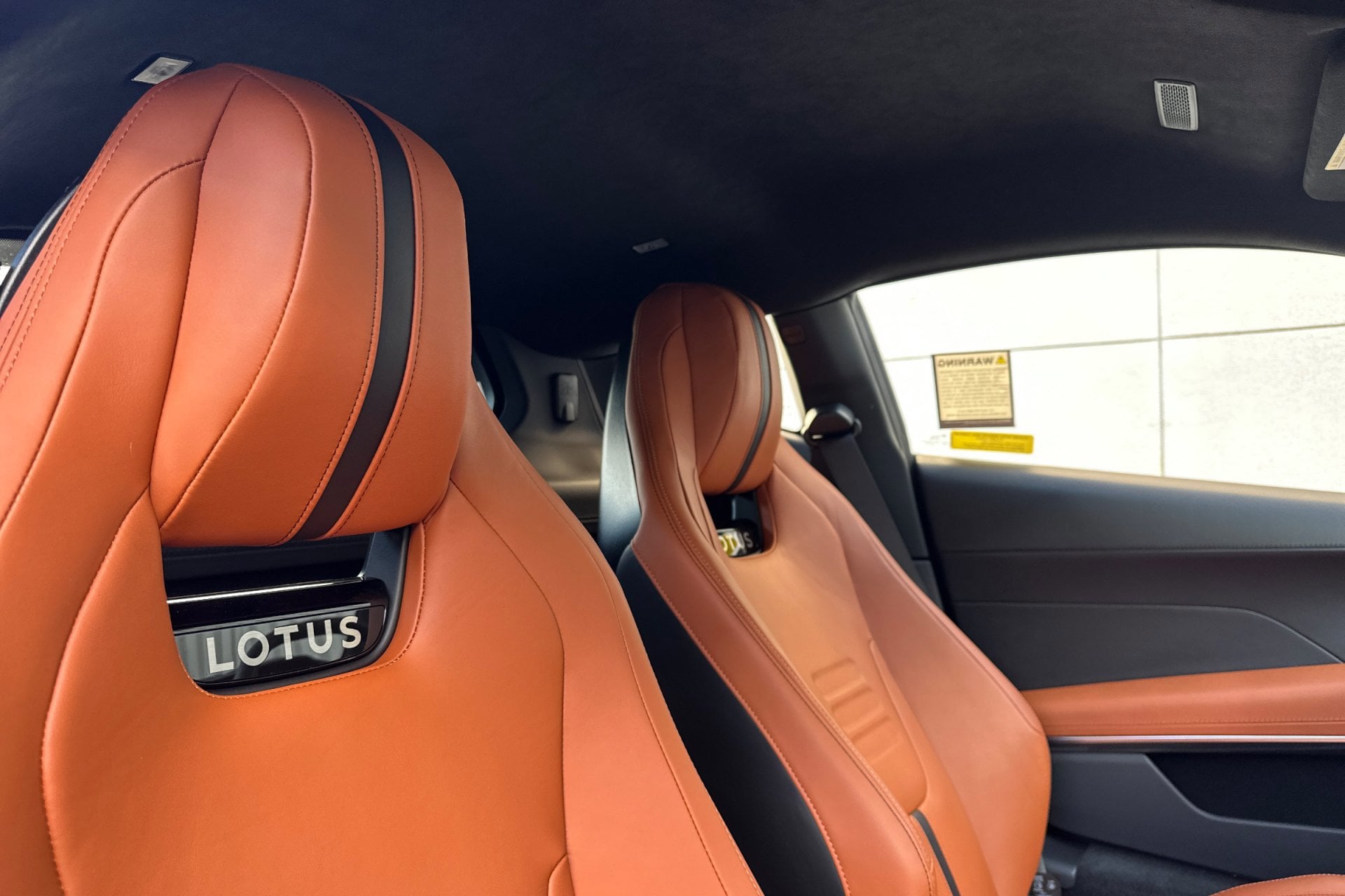 2026 Lotus Emira Turbo SE - Photo 17