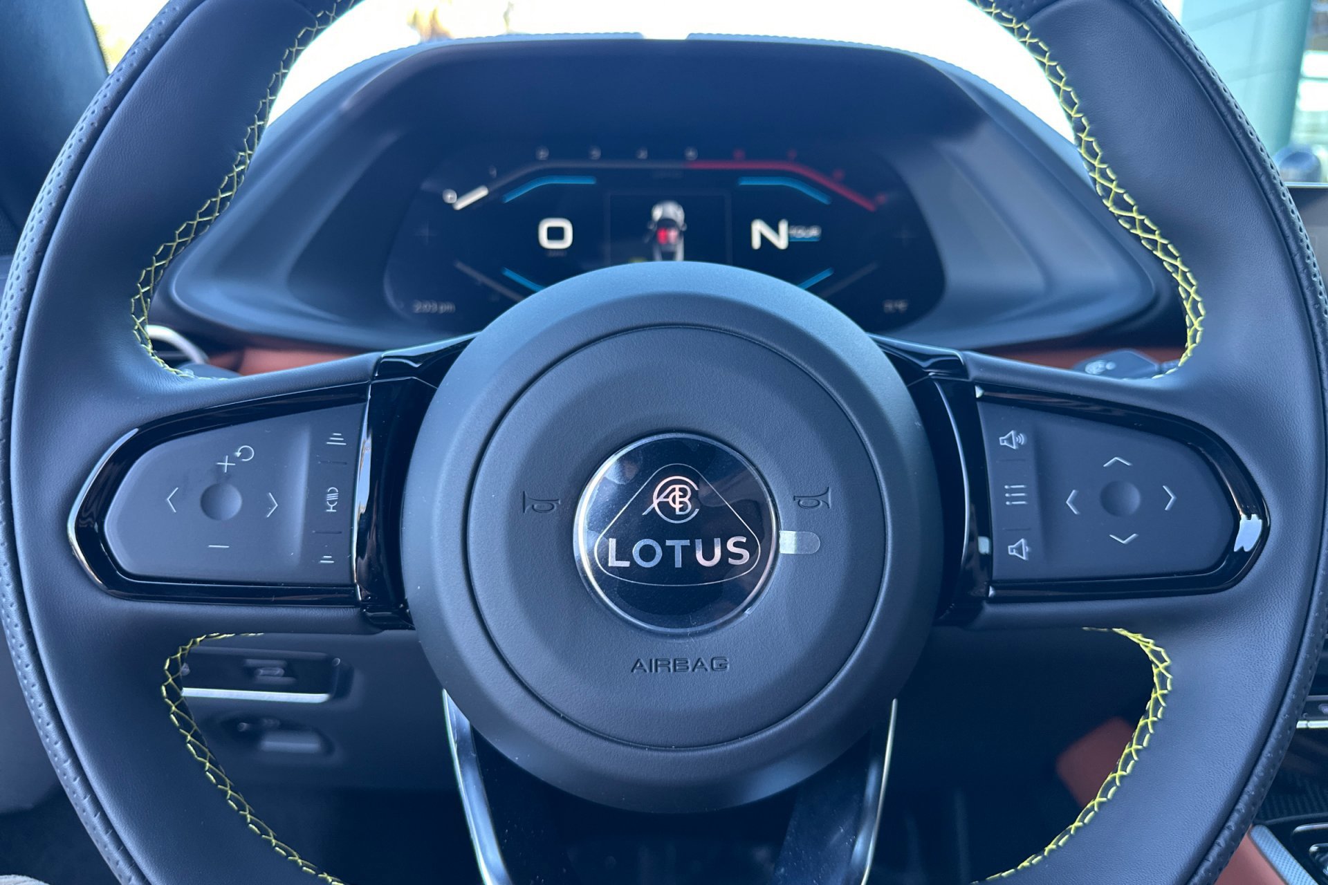 2026 Lotus Emira - Photo 23