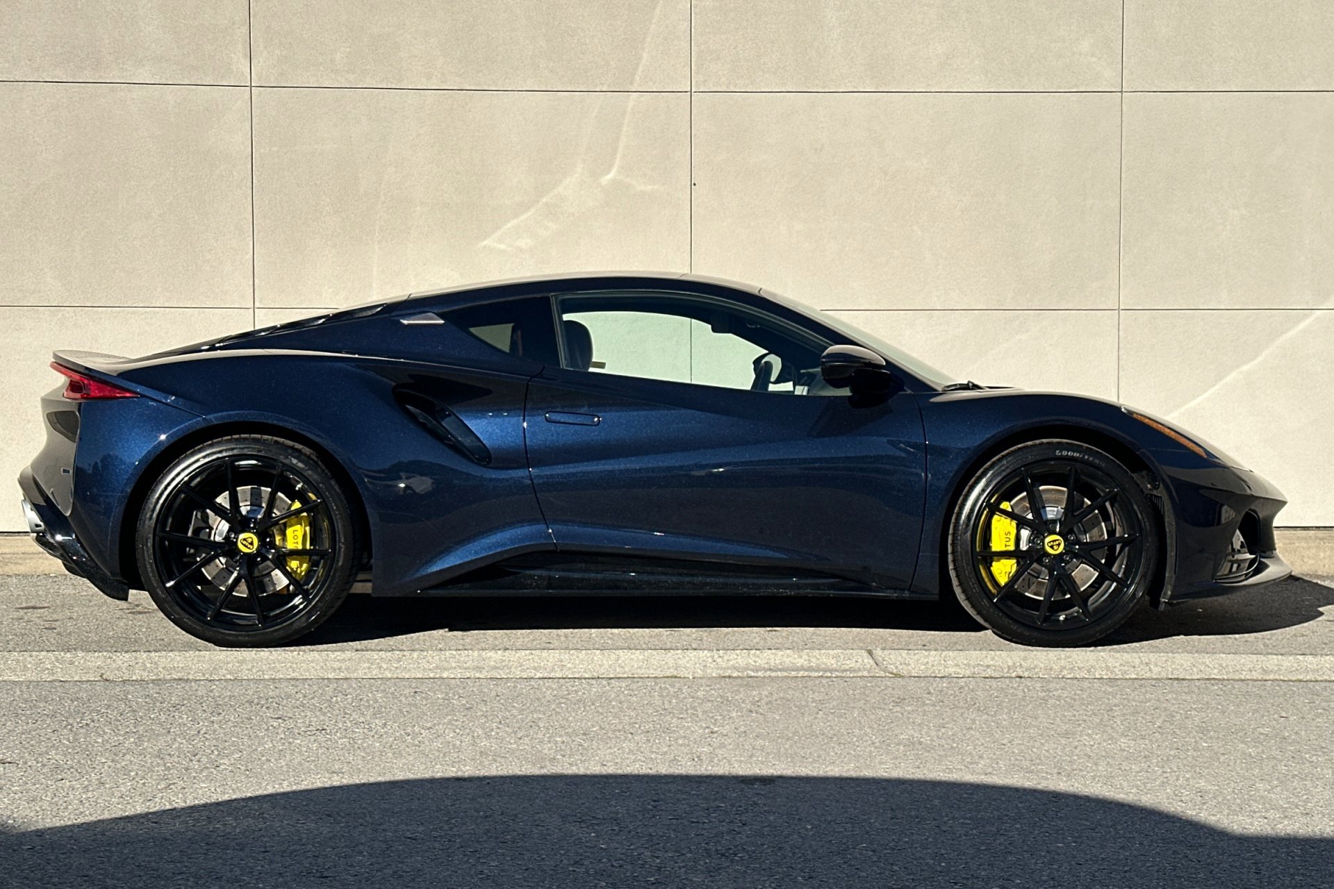 2026 Lotus Emira - Photo 7