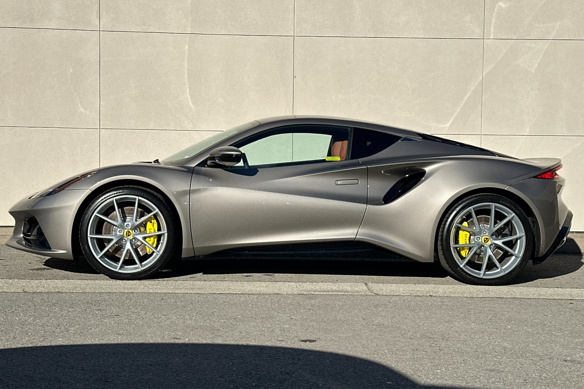 2026 Lotus Emira - Photo 4