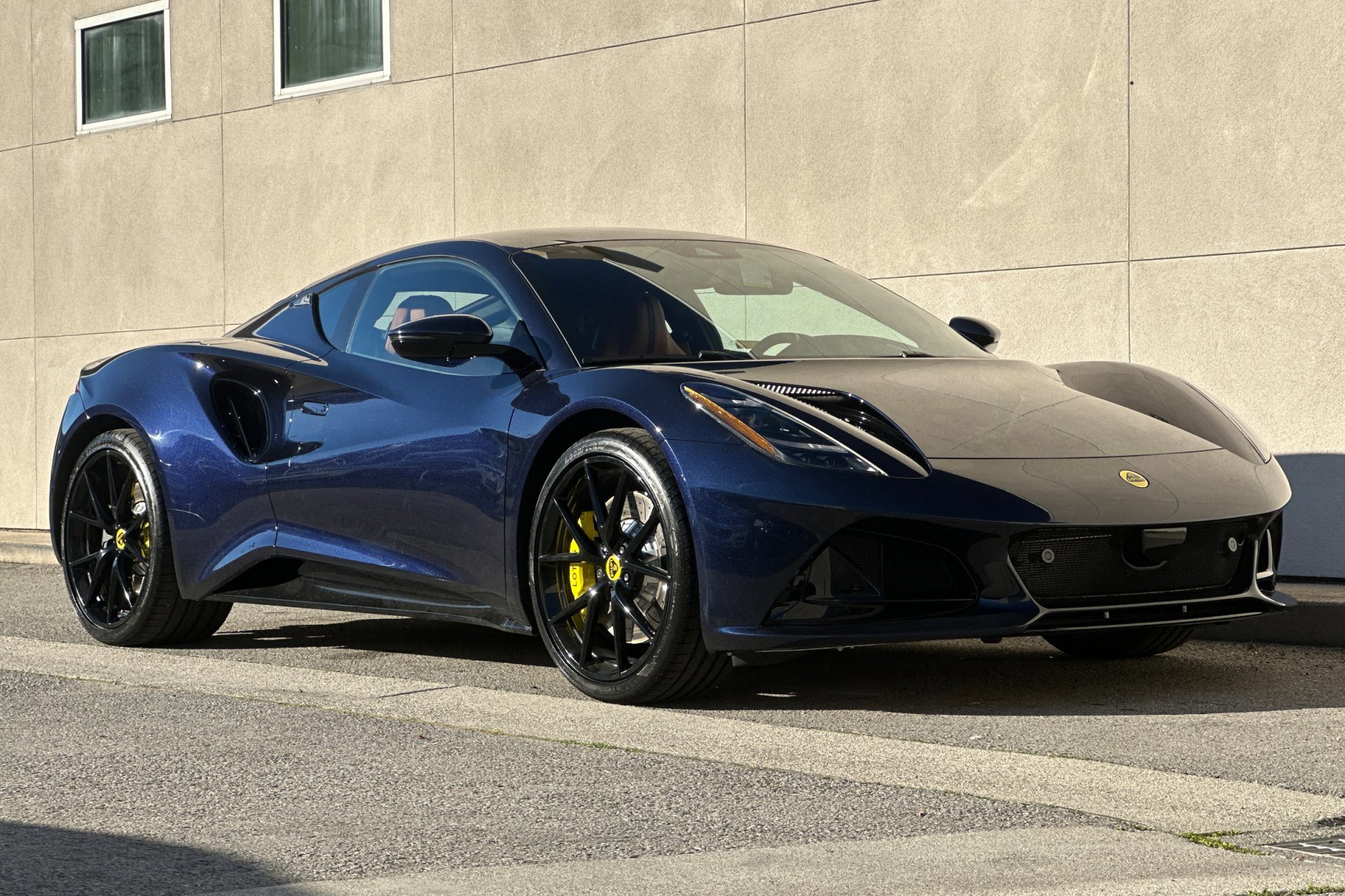 2026 Lotus Emira - Photo 8