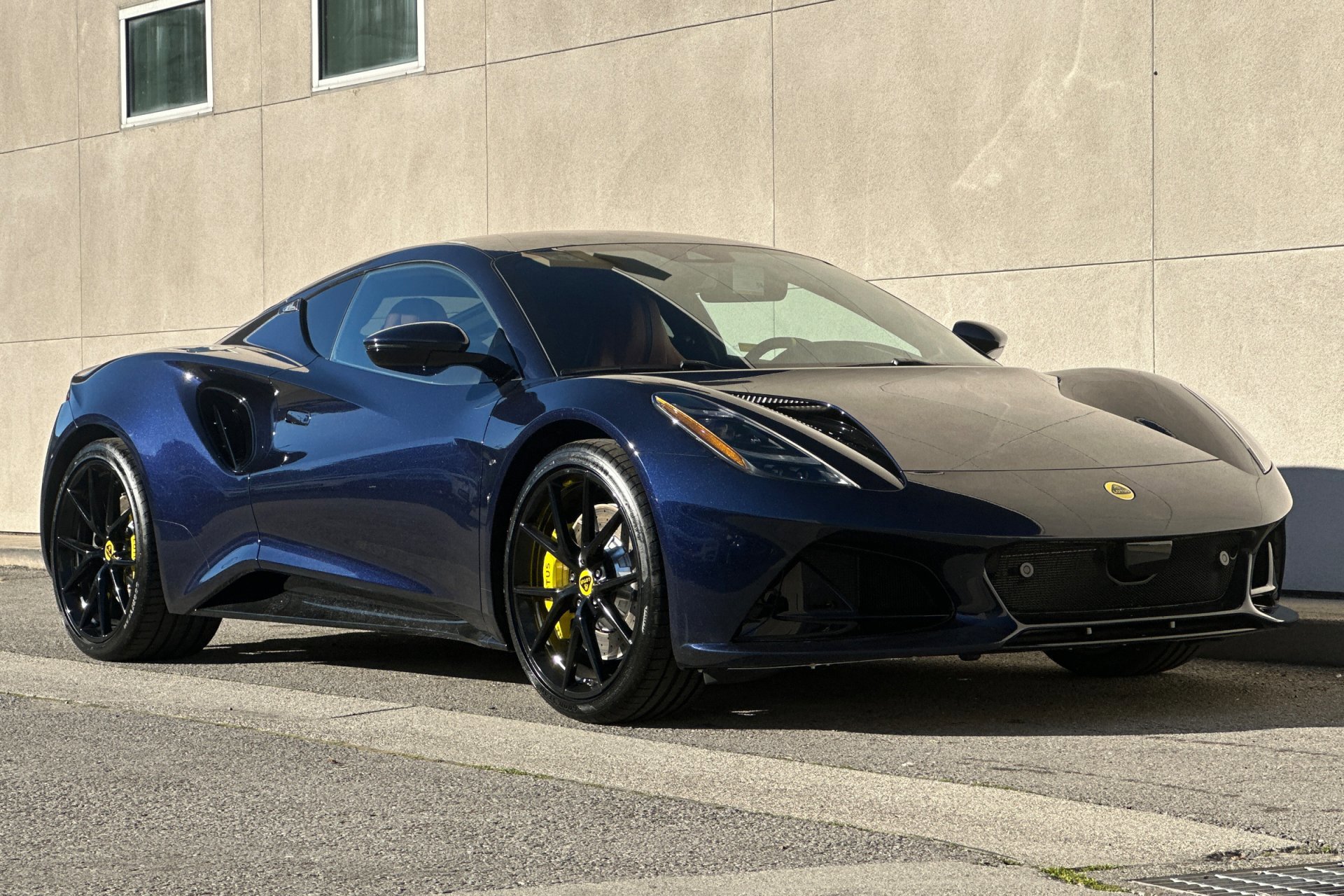 2026 Lotus Emira - Photo 8
