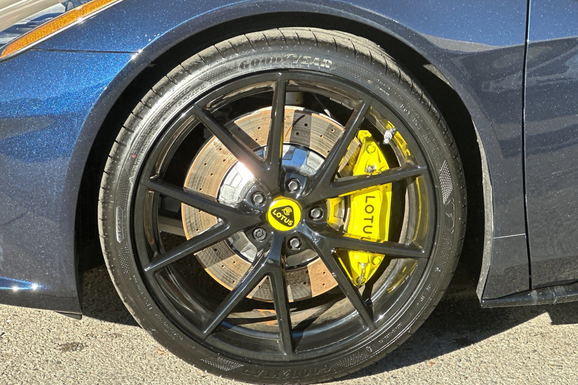 2026 Lotus Emira - Photo 10