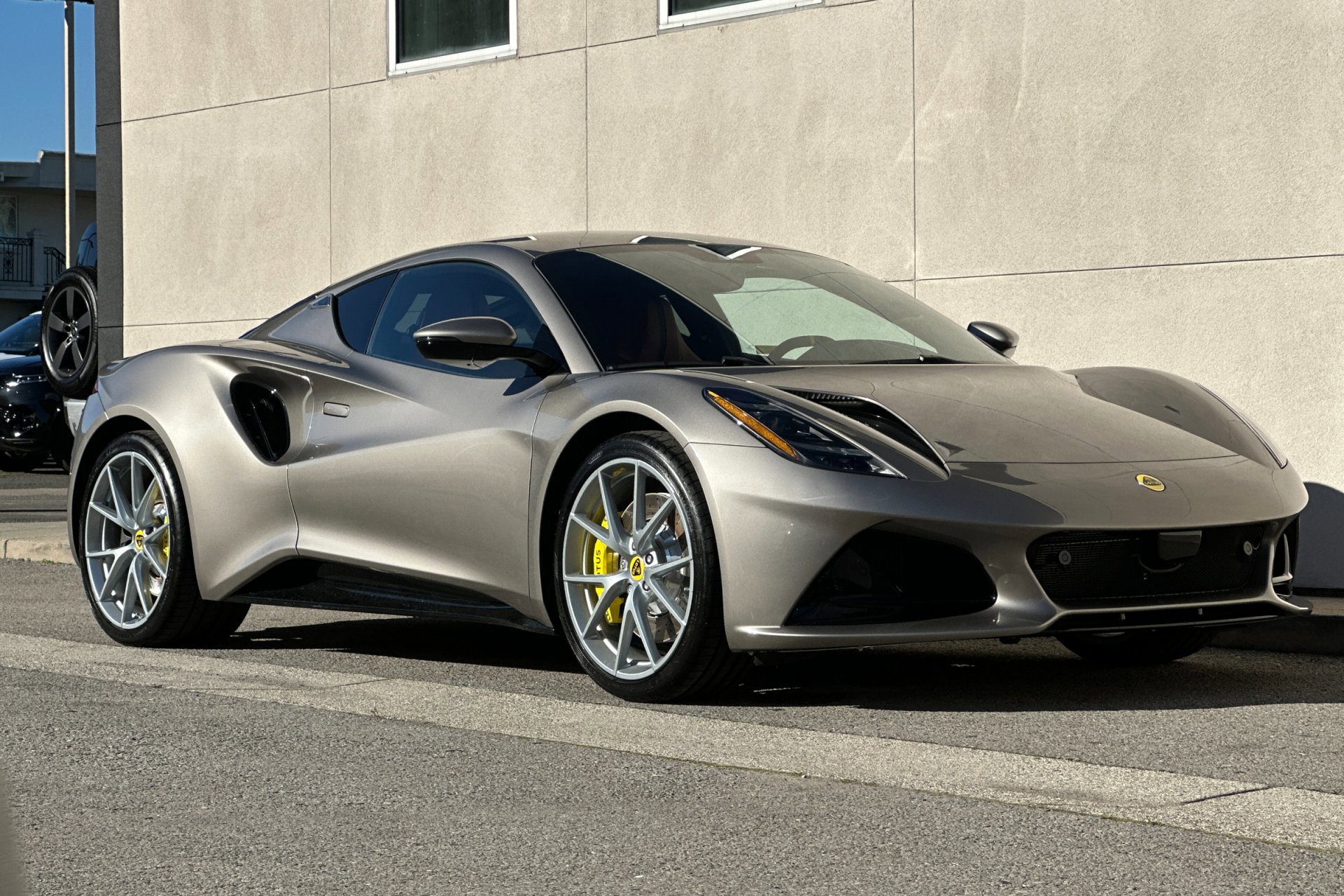 2026 Lotus Emira - Photo 8