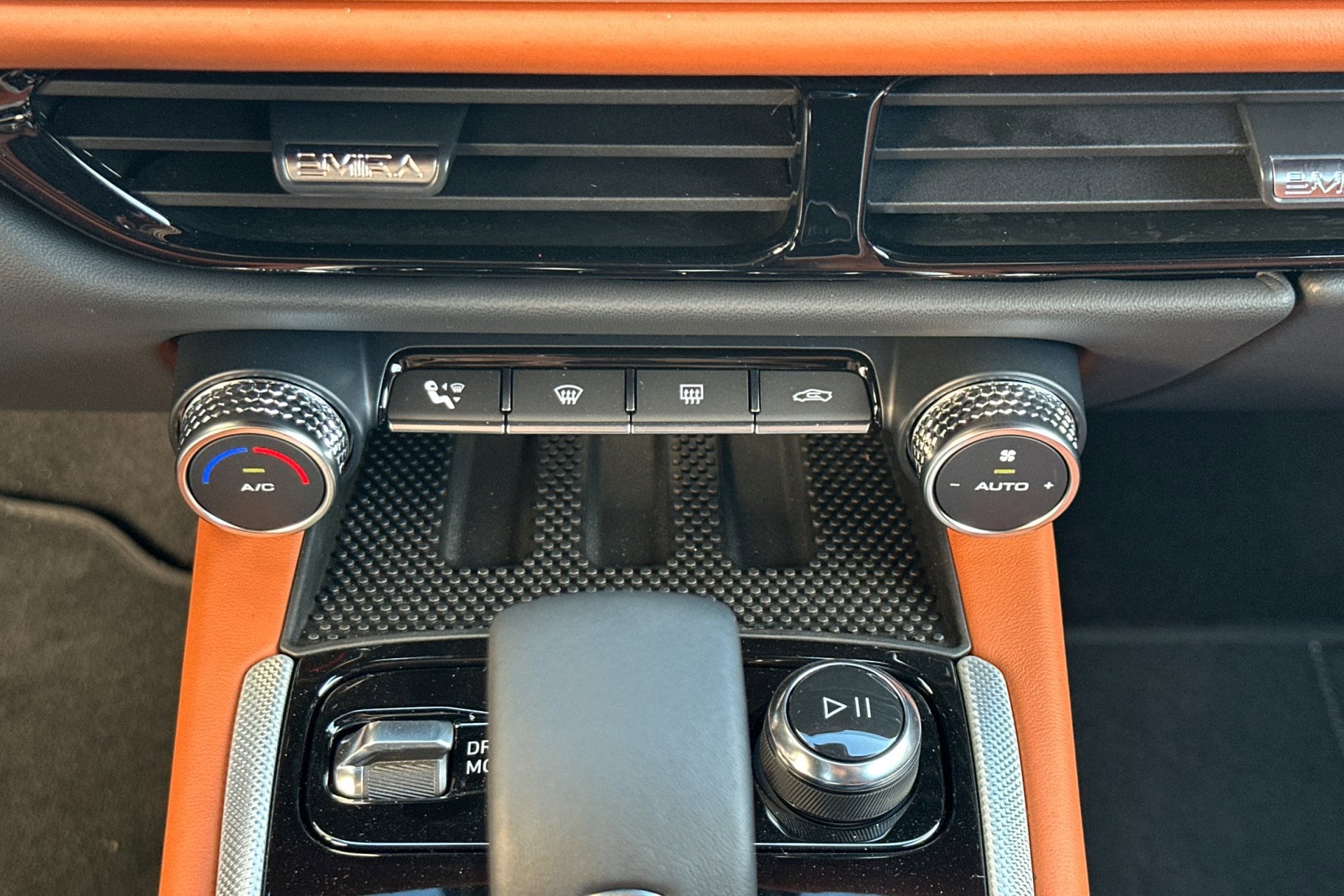 2026 Lotus Emira Turbo SE - Photo 21
