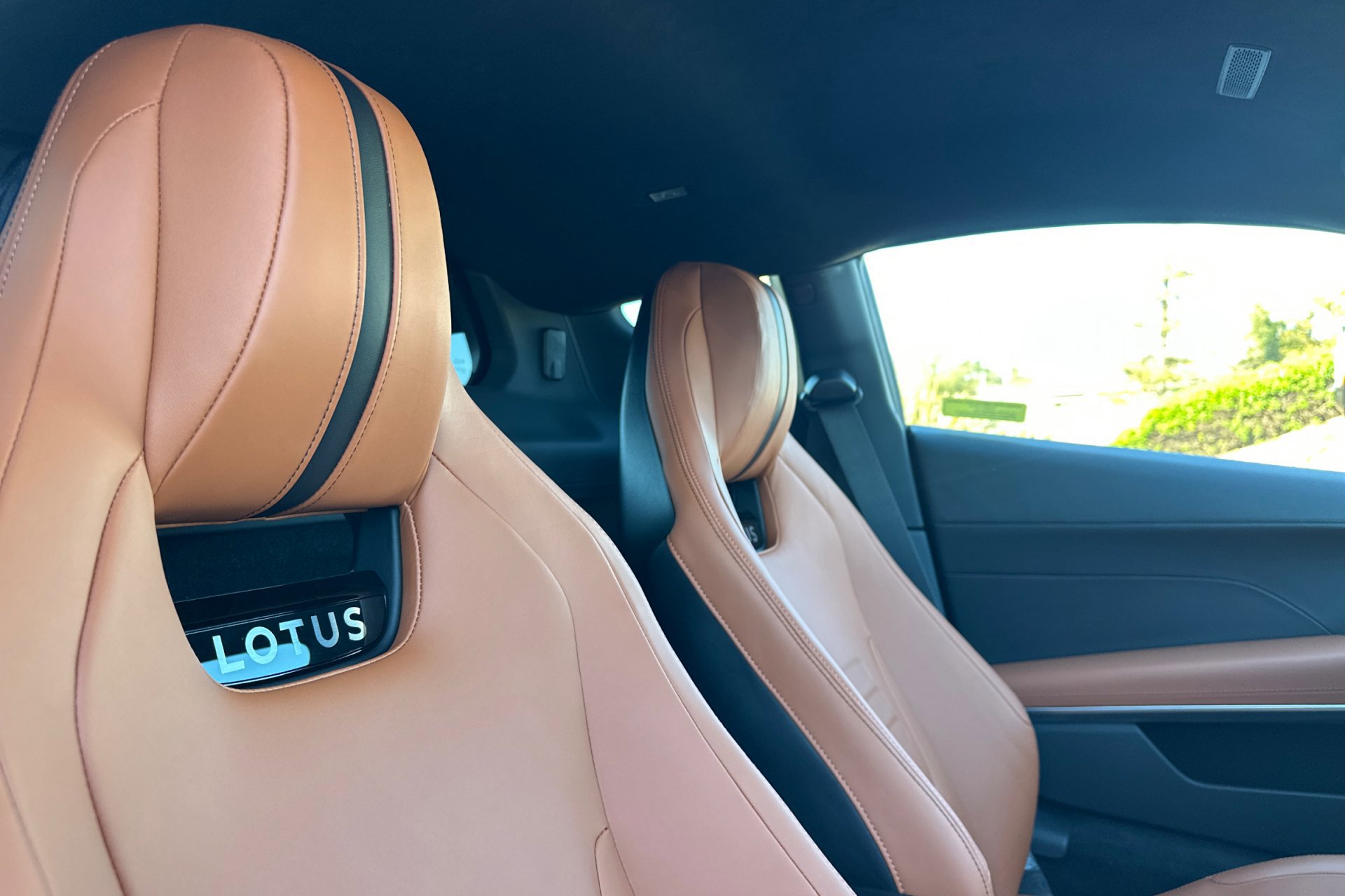 2026 Lotus Emira - Photo 17
