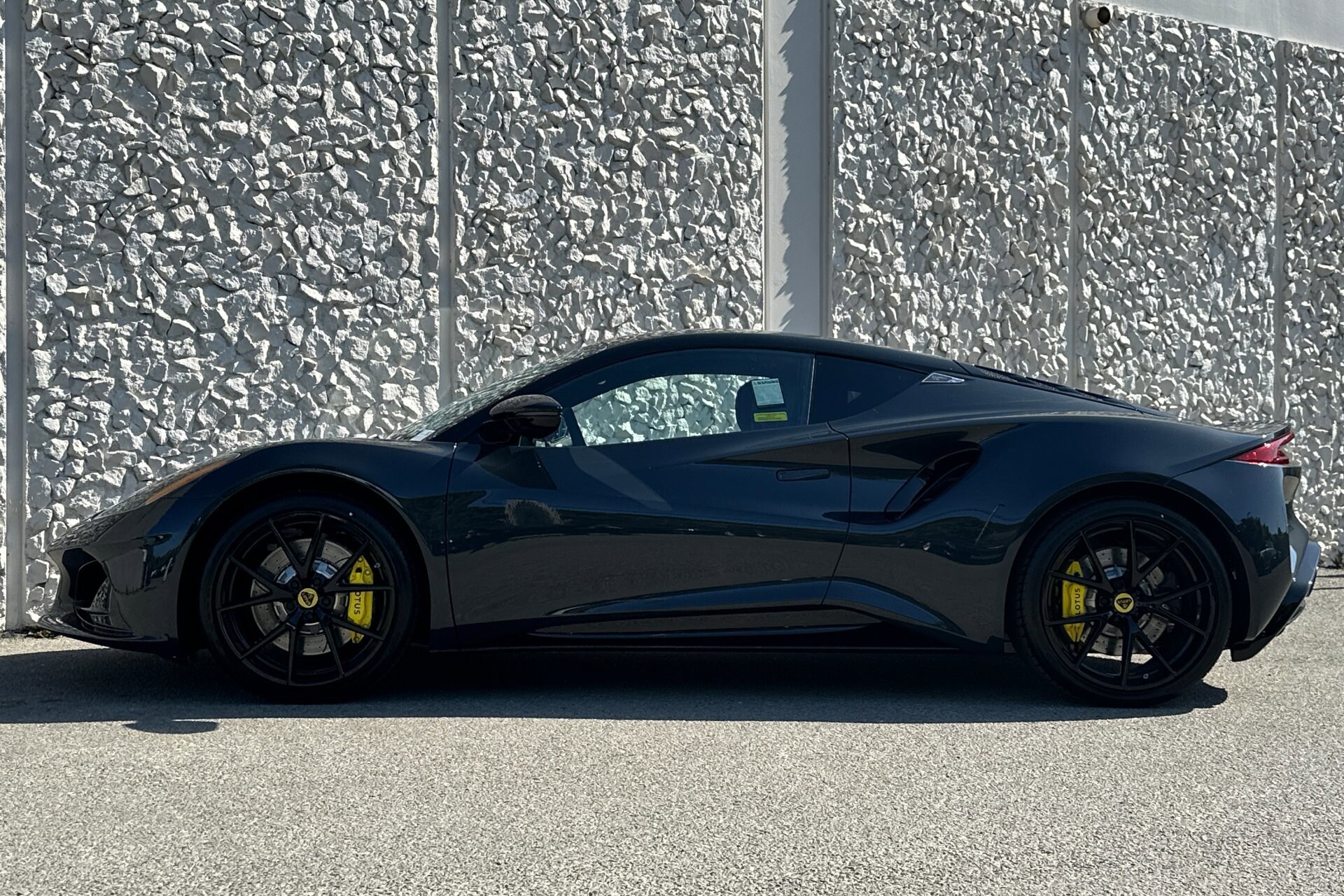2025 Lotus Emira photo 4