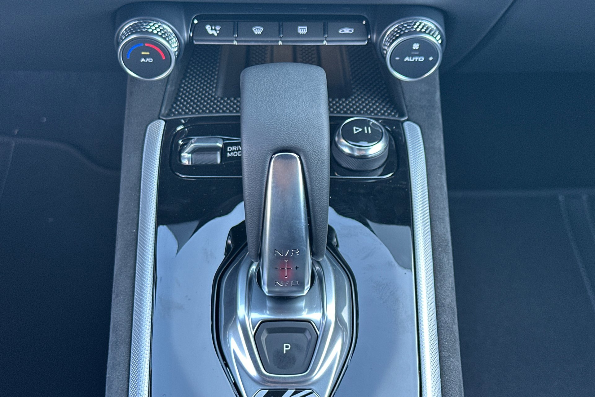 2026 Lotus Emira Turbo SE - Photo 22
