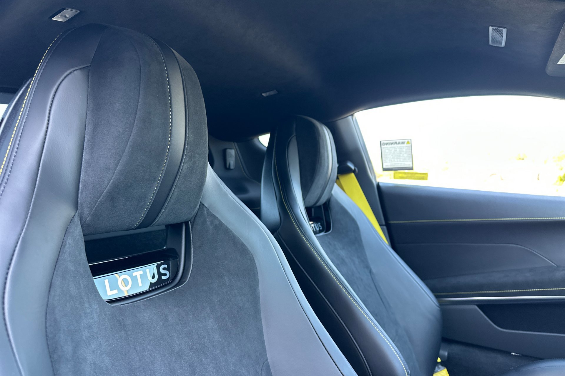 2026 Lotus Emira Turbo SE - Photo 17