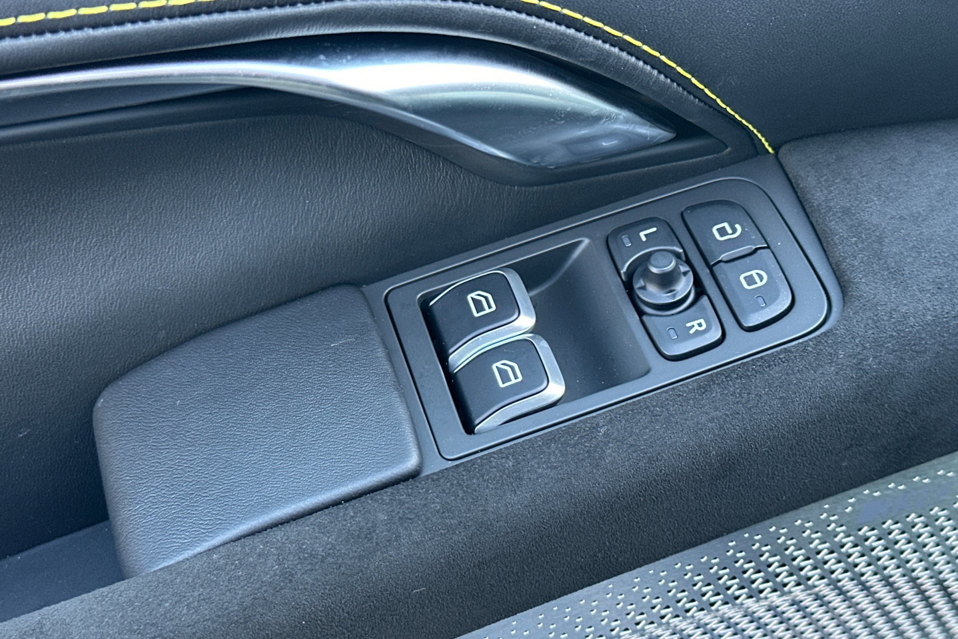 2026 Lotus Emira Turbo SE - Photo 14