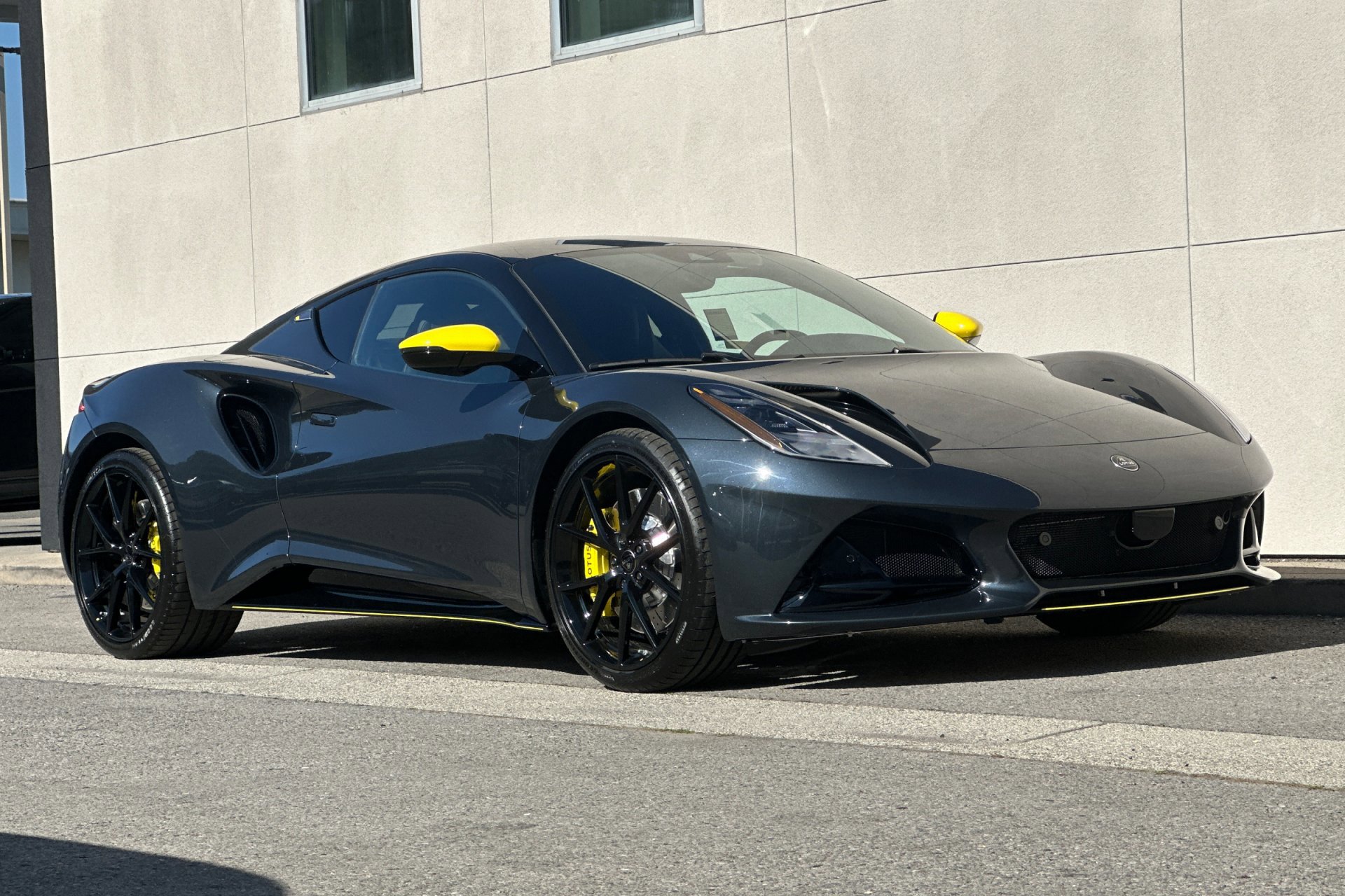 2026 Lotus Emira Turbo SE - Photo 8
