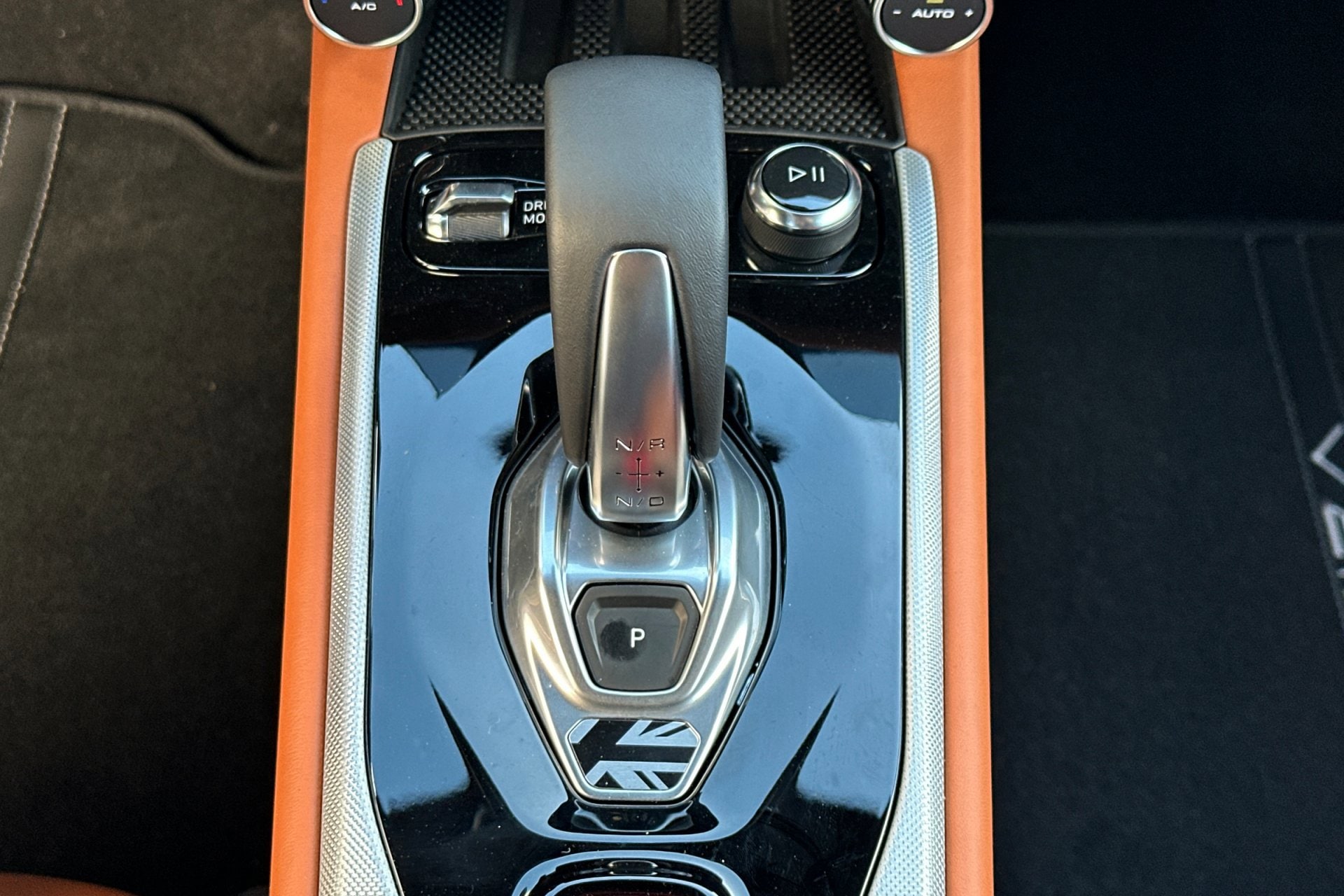 2026 Lotus Emira Turbo SE - Photo 22