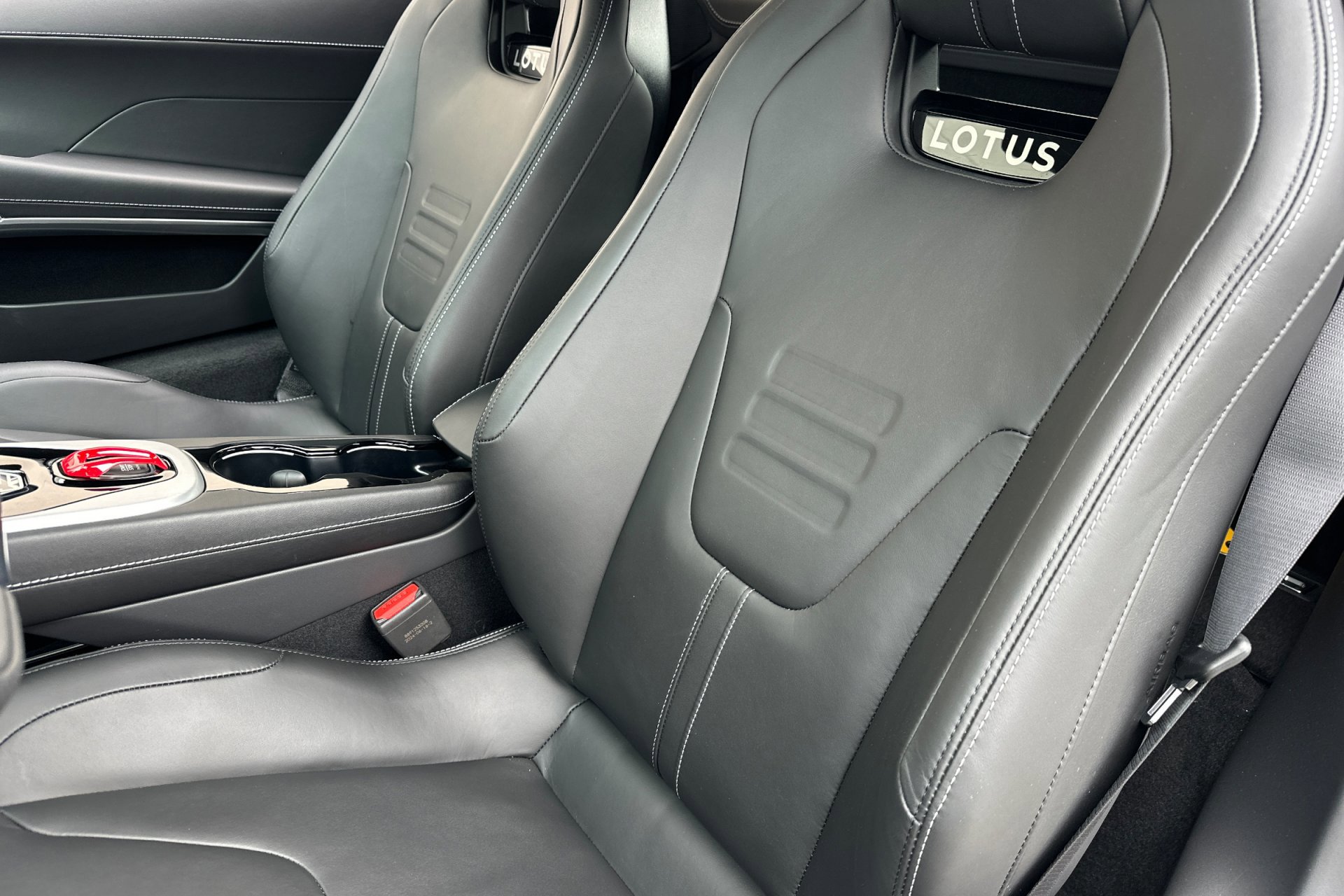 2025 Lotus Emira photo 4