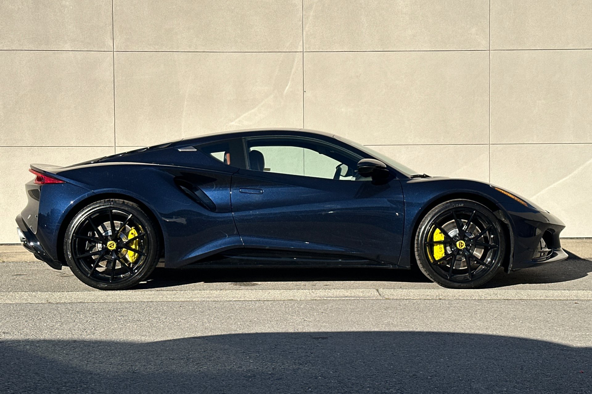 2026 Lotus Emira - Photo 7